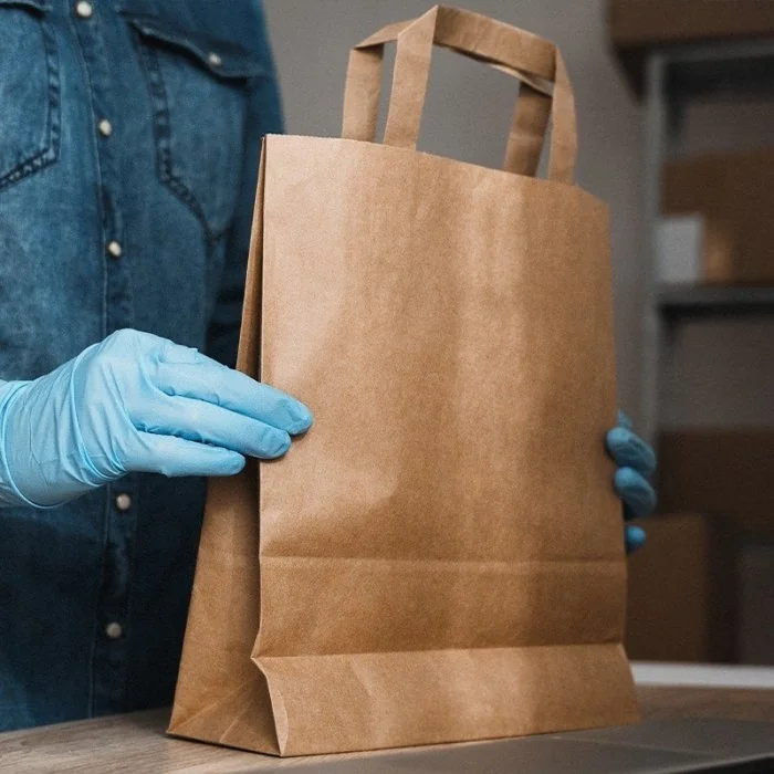 Pungi Hartie Cu Maner Plat, Hartie Kraft Natur 70g/mp Dimensiuni cm (L × l × h) 36 X 17 X 30, Tip Maner Flat, Material Hartie...