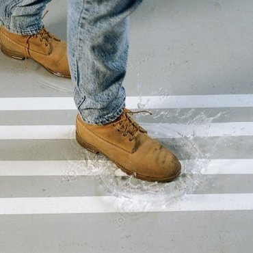 Banda Adeziva Antialunecare Aqua Safe Lungime 18.3 m, Latime 25 mm, Culoare Negru, Tip Cauciucata Grosiera, Buc / Pachet 10